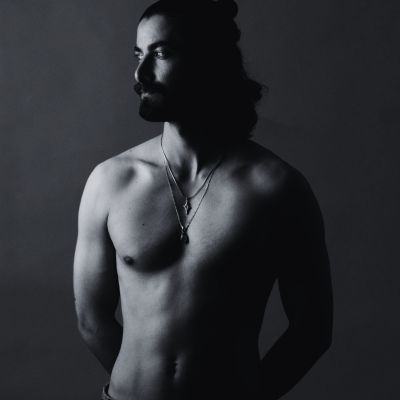 Meet the Thieves: Olwyn the Bard